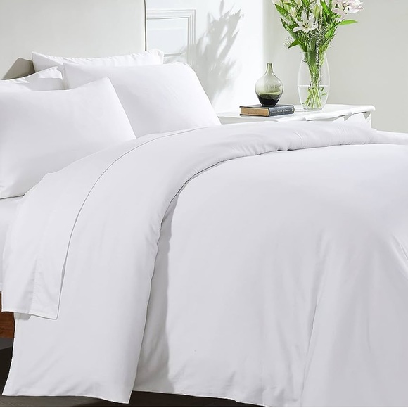 Other - California Design Den Full/ Queen Duvet Cover White